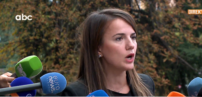 Rudina Hajdari: Nuk bëjmë asnjë centimetër pas për hapjen e listave! Të bojkotojmë Kuvendin