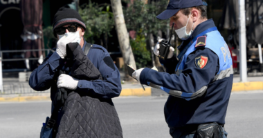 “Ku e ke maskën”, policia gjobit 678 të “pabindur”, shoqërohen 10 persona