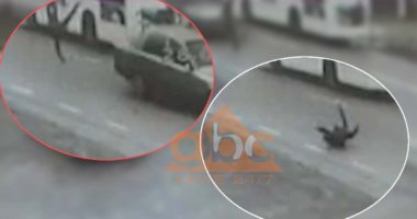 Kamerat fiksuan gjithçka, makina “fluturon” këmbësorin në Elbasan