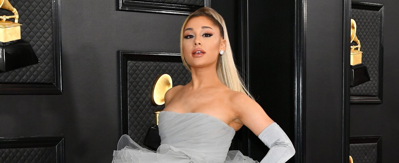 Ariana Grande prezanton markën e re të bukurisë
