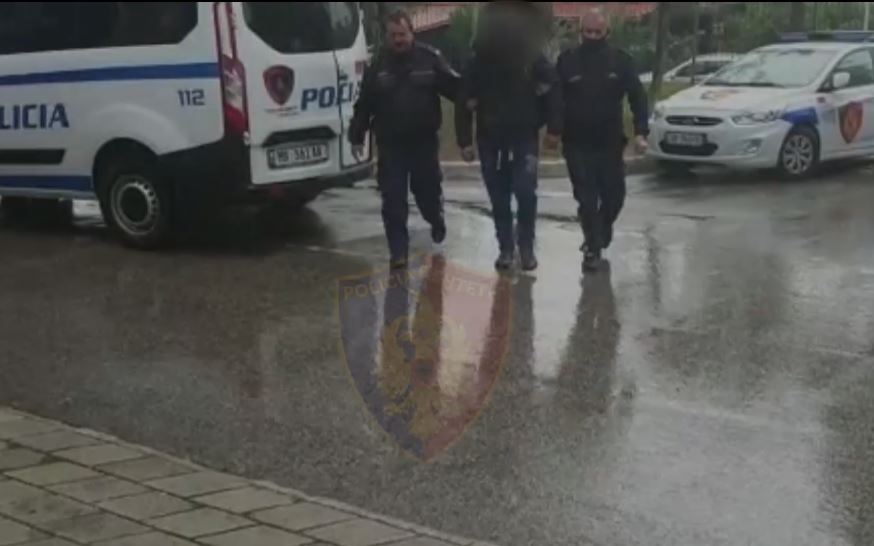 Drogë, armë dhe municion luftarak, 4 të arrestuar në Fier