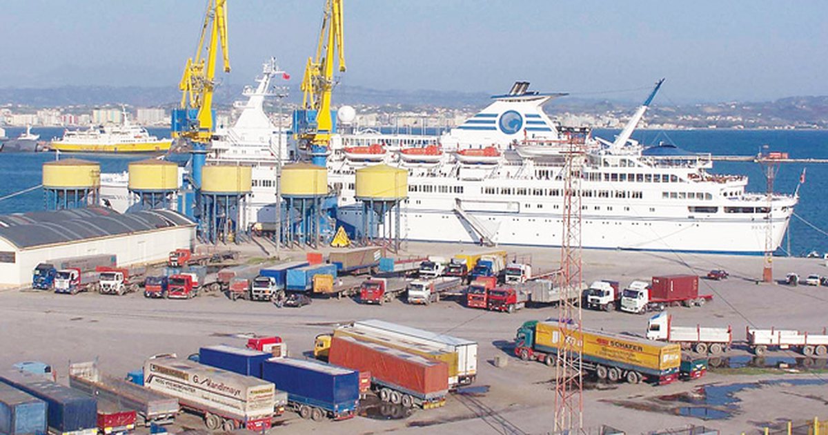 Kapen 1 milion paketa kontrabandë në portin e Durrësit