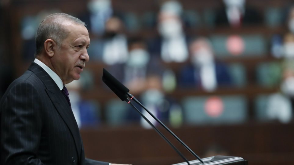 Kërcënon Erdogan: Ata që godasin atdheun dhe flamurin tonë do t’u priten duart