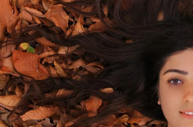 Rënia sezonale e flokëve: Shkaqet dhe si mund ta parandaloni