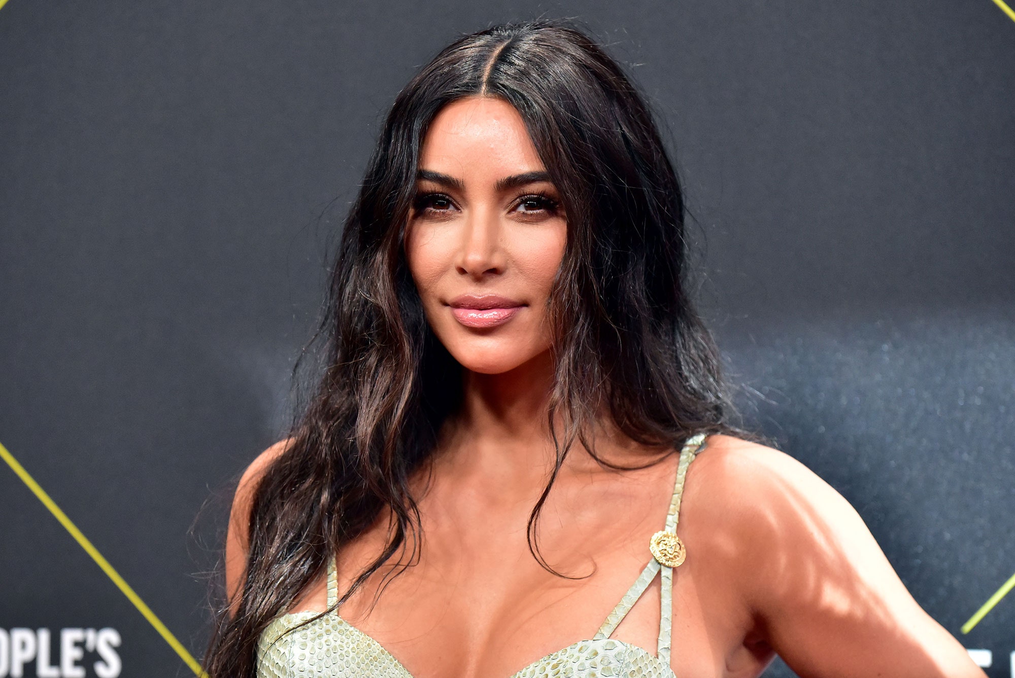 Mori dhuratë një hologram për të atin e ndjerë, Kim Kardashian ndan videon emocionuese