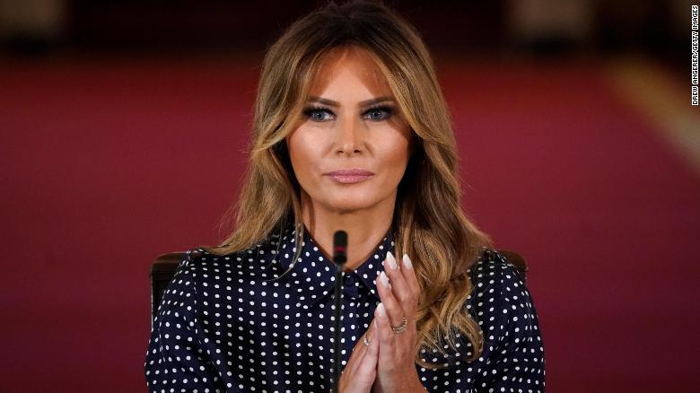 Melania Trump tregon si e luftoi koronavirusin dhe njoftoi se djali i saj u infektua nga Covid