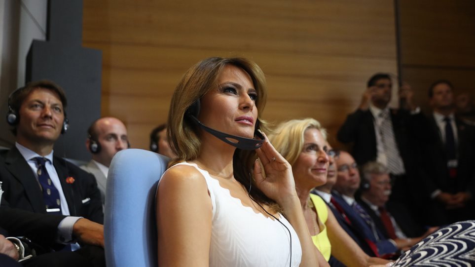 Melania Trump anulon udhëtimin, shkak bëhet kolla e saj