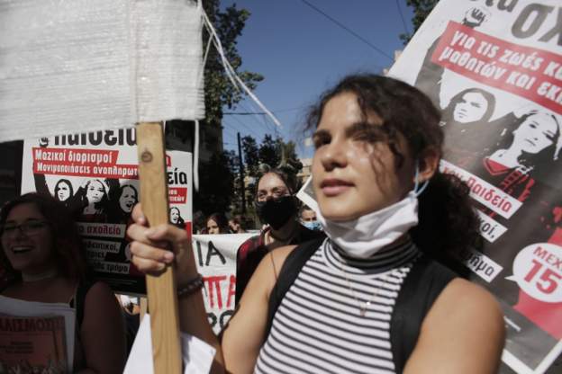 Masa më të sigurta në shkolla për COVID-19, policia greke përplaset me studentët gjatë protestave