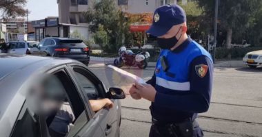 Ndëshkohen 621 qytetarë pa maskë, e pëson keq 41-vjeçari i infektuar në Kakavijë