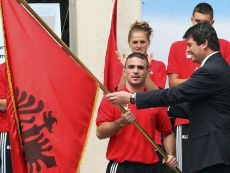 Nga flamuri i Shqipërisë te i partisë, ish-kampioni i mundjes: Tre arsyet përse ju futa politikës