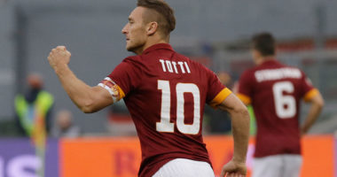 Totti iu përgjigj pyetjes për mundësinë e drejtimit të Romës