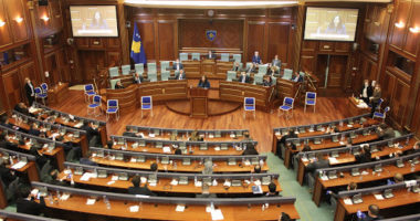 Deputeti kosovar, bashkëshortja dhe vajza rezultojnë pozitivë për Covid-19