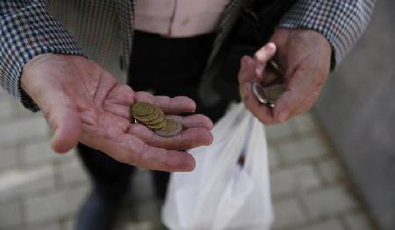 Shqiptaret varfërohen me shumë prej pandemisë, FMN: Gjatë 2020 të ardhurat ulen me 425 USD
