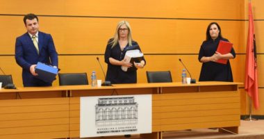 Prokurori Bujar Hoxha dorëhiqet gjatë vettingut