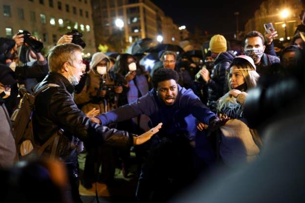 Tensione gjatë zgjedhjeve në SHBA, protestuesit vërshojnë në rrugë