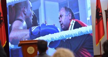 Meta dekoron boksierin që humbi jetën nga koronavirusi: Neri i Tironës dhe ekipit Kombëtar