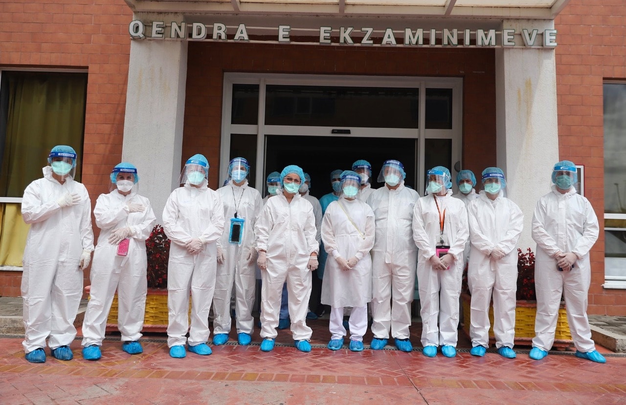 Meta: Të mbështeten financiarisht mjekët dhe infermierët në “luftë” me COVID! Koha s’pret