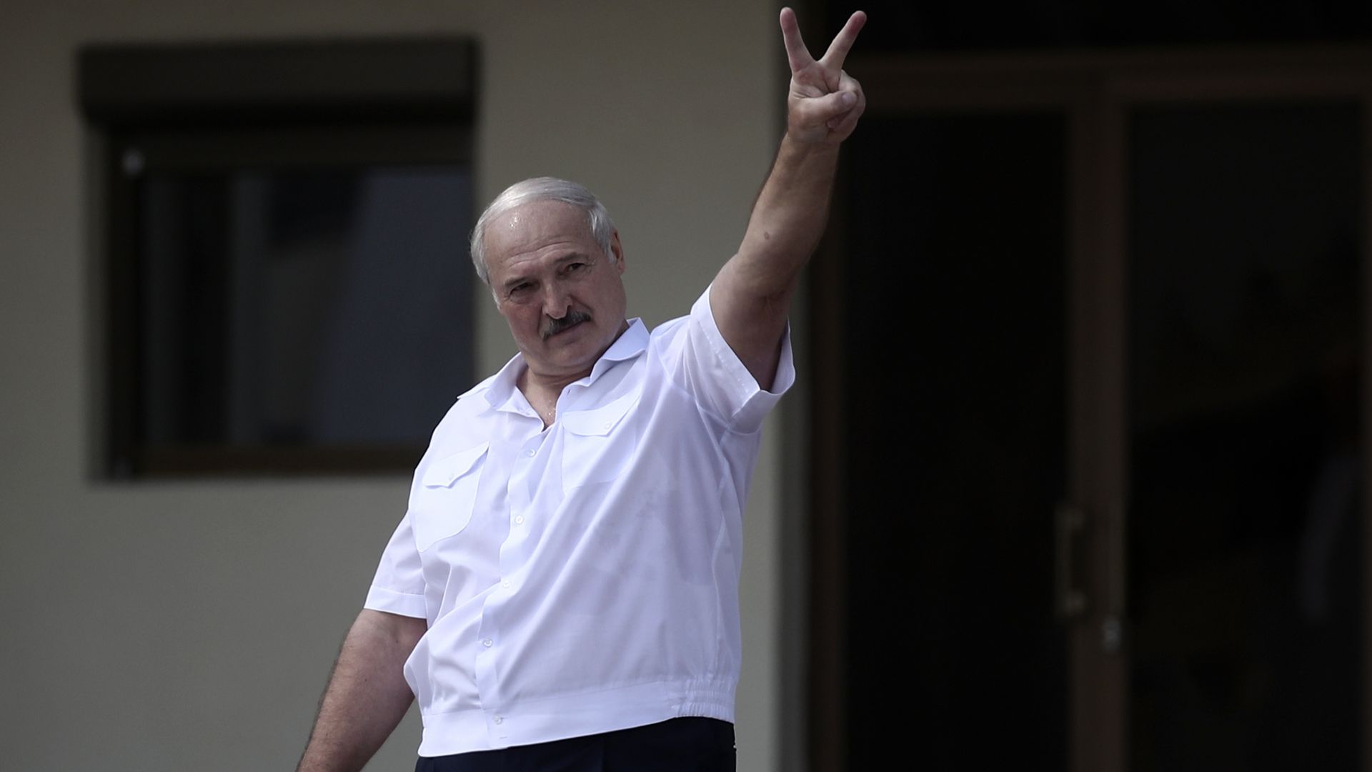 Lukashenko: Do të jap dorëheqjen kur të miratohet Kushtetuta e re