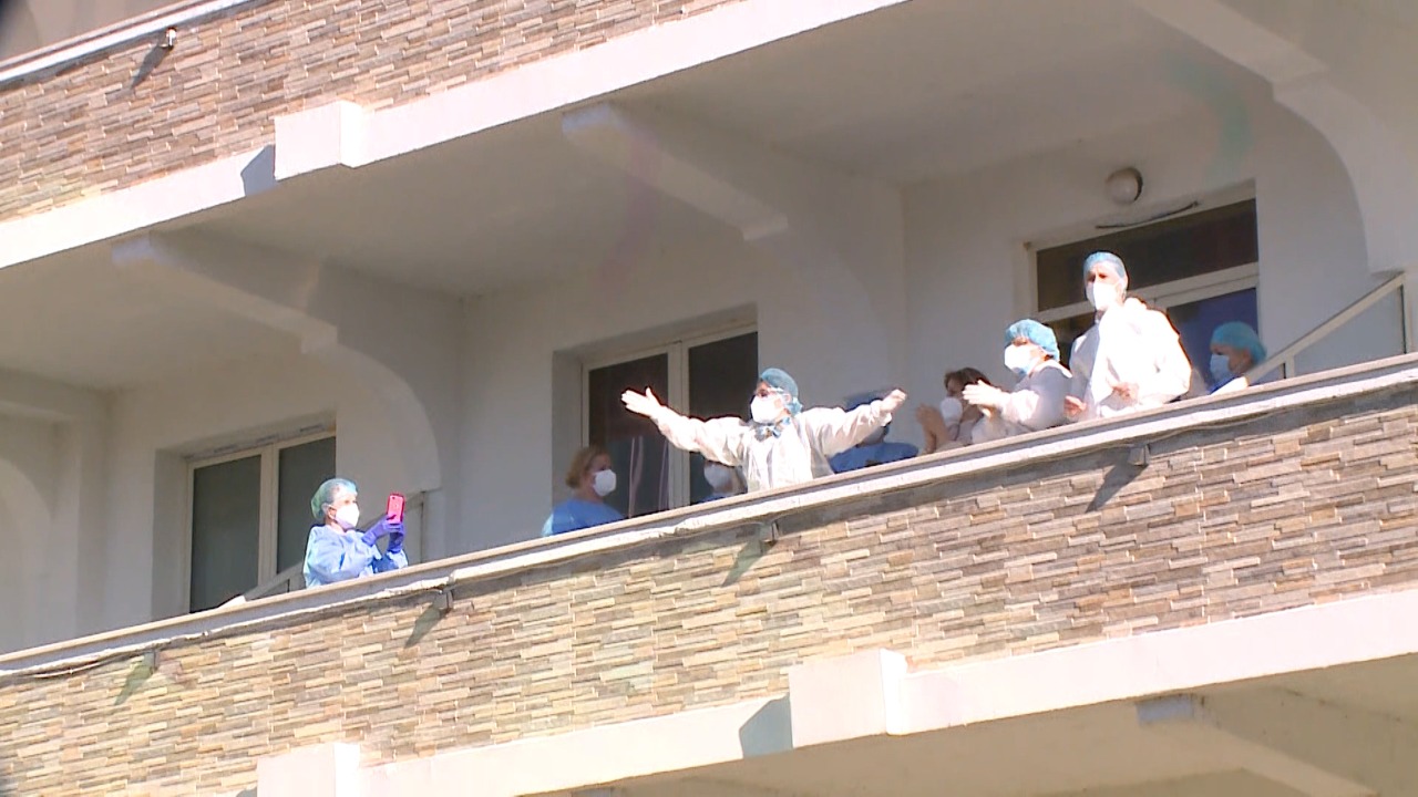 Koncert para Sanatoriumit, artistët dhurojnë atmosferë ndryshe