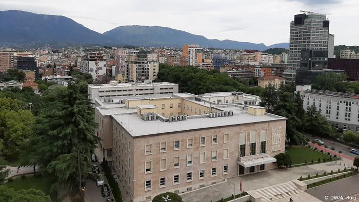 Masat nuk respektohen, situata nga Covid 19 del jashtë kontrollit në Tiranë