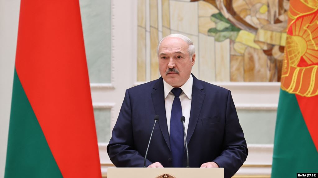 Kriza në Bjellorusi, Lukashenko zotohet të mos e dorëzojë pushtetin