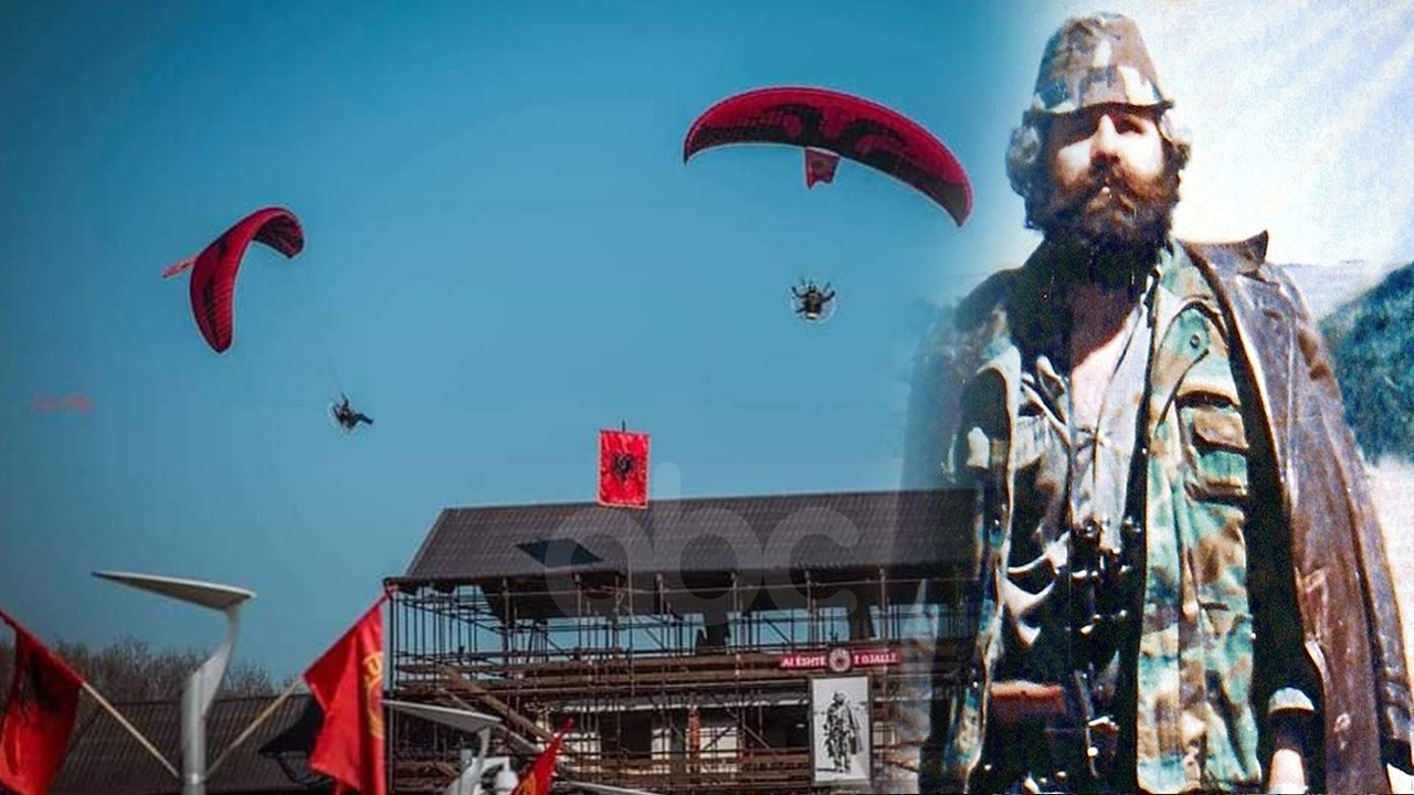 Ditëlindja e heroit Adem Jashari, “Tifozat Kuqezi” fluturojnë mbi Prekazin legjendar
