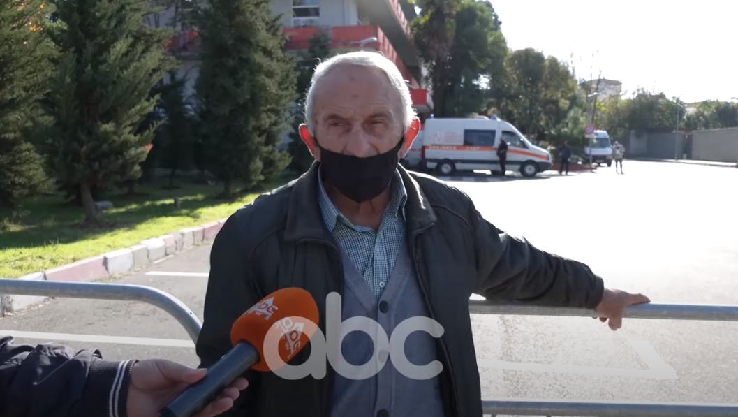 Familjaret e të sëmurëve tek Covid-2 në radhe për t’u dhënë ushqime, tek Infektivi mungon informacioni