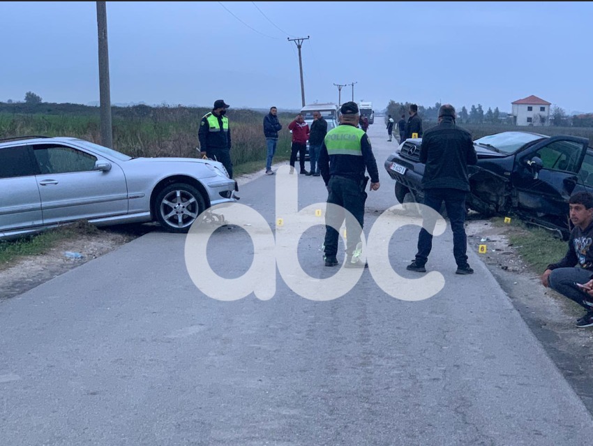 Përplasen makinat në Fier, dy të lënduar