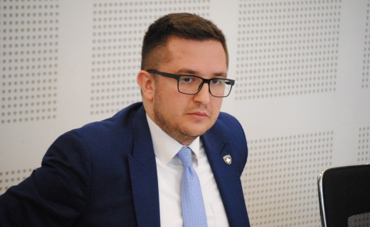 Ministri i Bujqësisë infektohet me Covid-19
