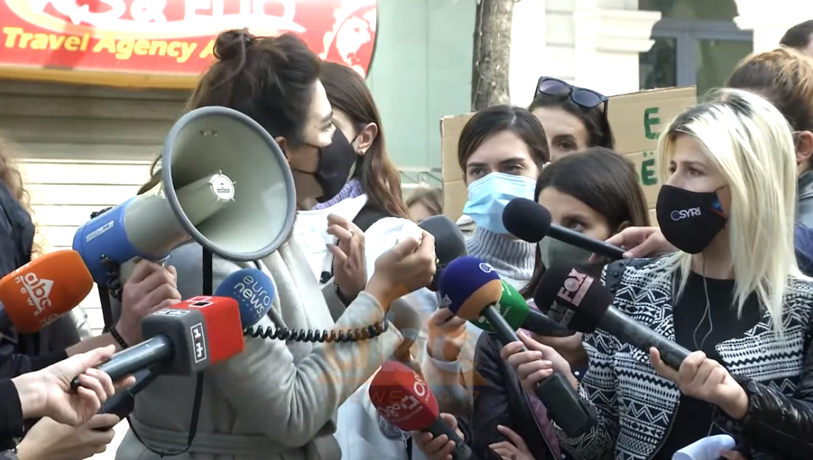 “Bojkoto mësimin online” vijon në ditën e dytë protesta e studentëve