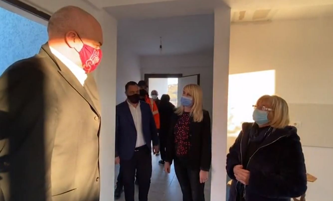 “Nuk e besonit”, Rama në Shijak: 468 familje, do ta festojnë Vitin e Ri në banesat e reja