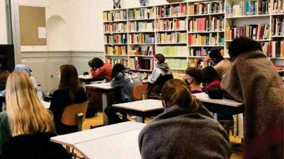 Shkollat në Zvicër urdhërohen të mbajnë dritaret hapur, shpërndahen batanije për studentët