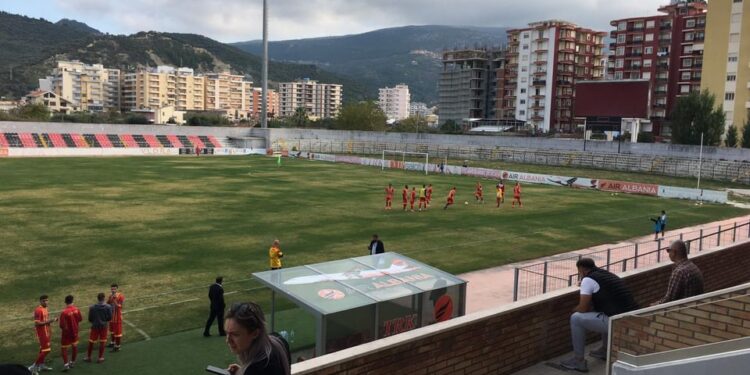 Fanellat e Turbinës shtynë ndeshjen 40 minuta, Flamurtari ankohet për arbitrin