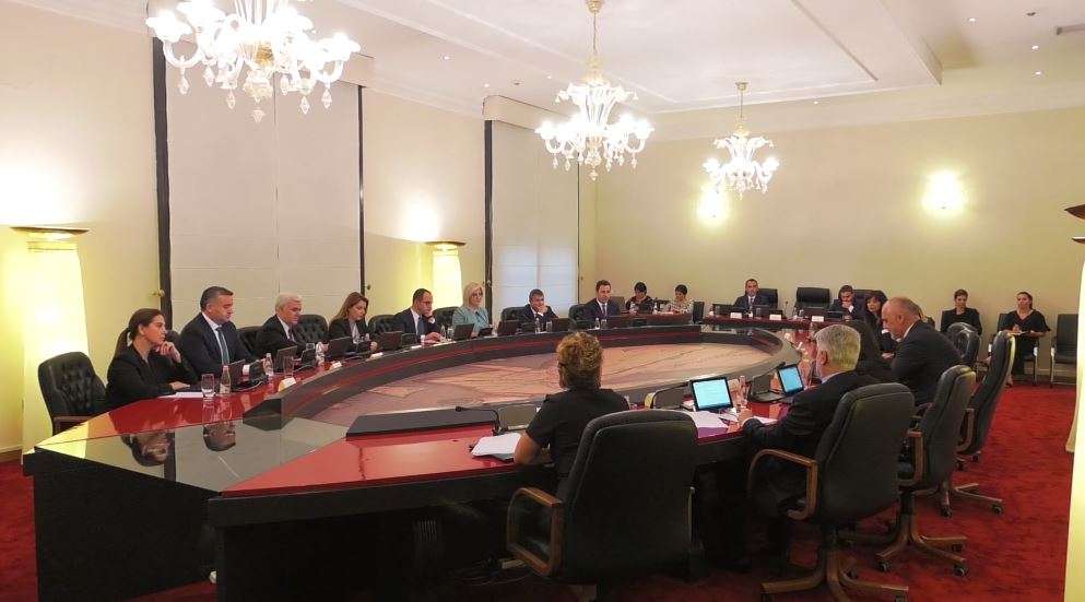 Qeveria voton ligjin për median brenda dhjetorit! Kompetencat e presidentit i kufizon vitin tjetër