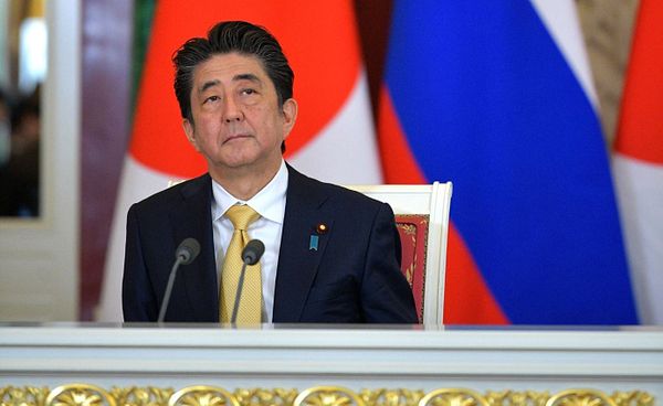 Ish kryeministri japonez Abe nën hetim për përvetësim fondesh publike