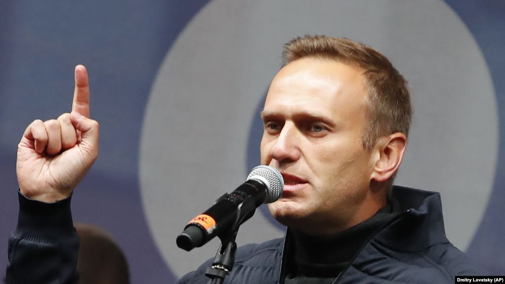 Hetimi: Opozitari Aleksei Navalny u helmua nga shteti rus