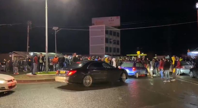 Protesta në Lezhë pas vrasjes se 25 vjeçarit nga polici, bllokohet superstrada Lezhë-Shkodër