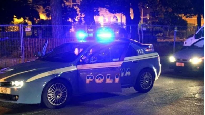 Kishte kërcënuar bashkëatdhetarin, policia ndjek shqiptarin në rrugët e Italisë! I riu qëllon drejt tyre