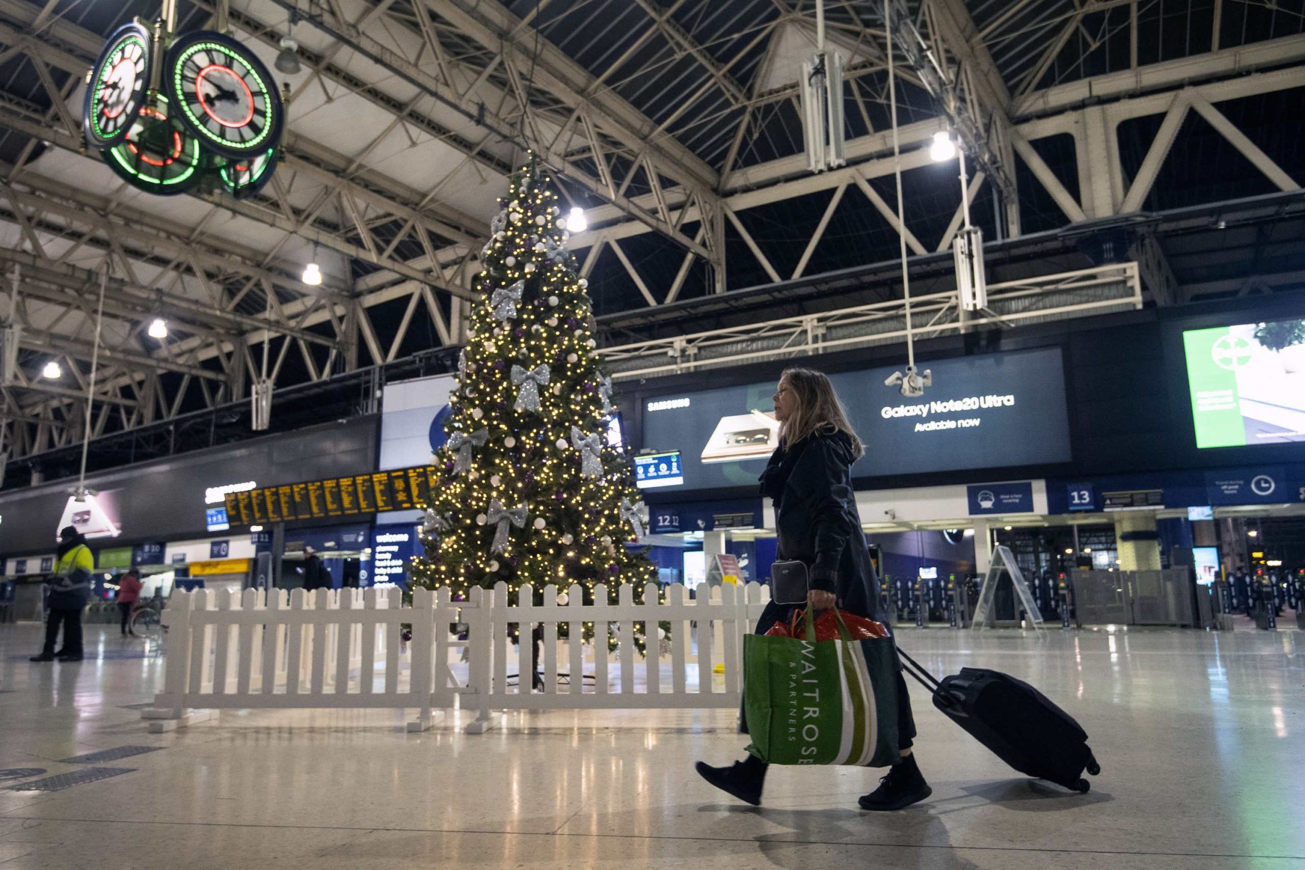 Varianti i ri i COVID-19, Europa ndalon udhëtimet nga Britania