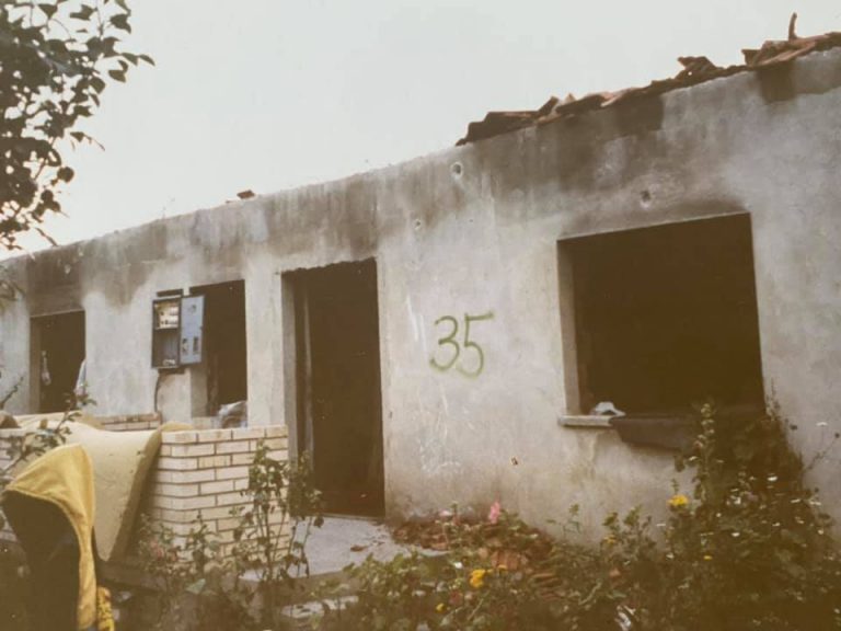 Dalin pamjet e rralla, shtëpia e djegur e Jakup Krasniqit gjatë luftës