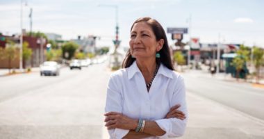 Historike: Biden zgjedh Haaland Sekretare të Brendshme, e para indiano-amerikane që mban këtë post