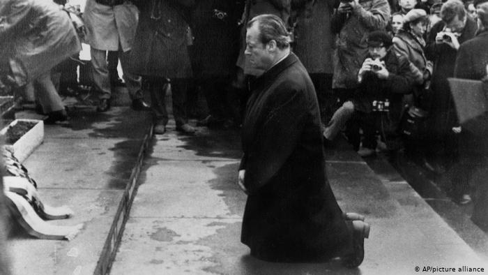 Gjunjëzimi i Willy Brandt, fotografia që flet më shumë se fjalët