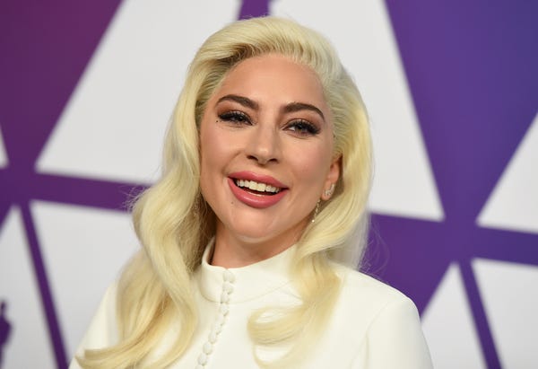 Lady Gaga gjen sozinë, dentistja bëhet e famshme për shkak të ngjashmërisë me yllin e muzikës