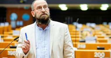 Orgji në Bruksel, eurodeputeti dorëhiqet dhe kërkon falje publike