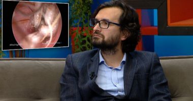 Rasti i veçantë në Shqipëri: U dyshua për tumor, pacientit i gjenden 300 larva në vesh