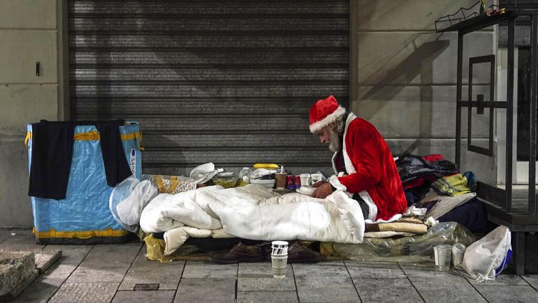 Covid-19 “ndihmoi” të pastrehët gjatë pandemisë, por më pas çfarë do të ndodhë