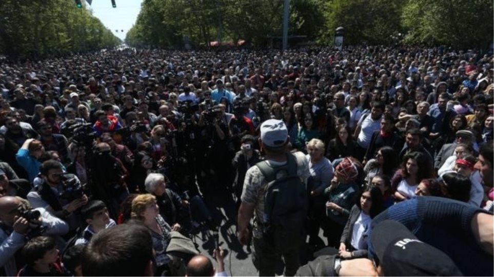 Armëpushimi me Azerbajxhanin, protestuesit kërkojnë dorëheqjen e kryemininistrit armen