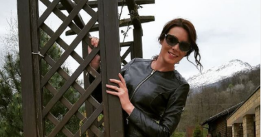 E kishte mbajtur të fshehtë, moderatorja shqiptare prezanton për herë të parë bashkëshortin