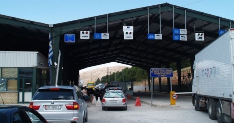 Thousands of albanians returned home in last 24 hours