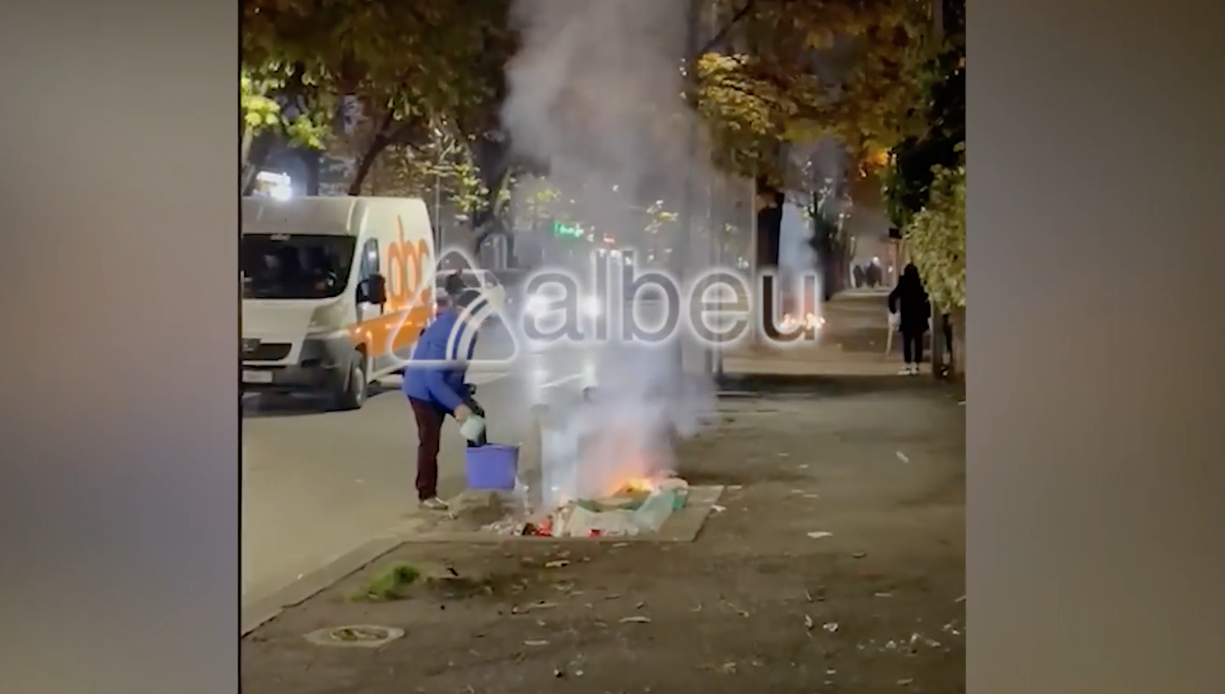 VIDEO / Një shembull i qytetarisë pas protestës, shuan flakët me kovë me ujë!